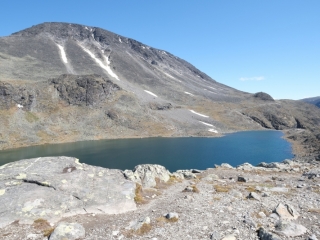 Norway-Besseggen Ridge lake to drop-off