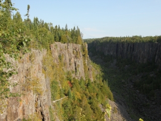 Quimet Canyon horizontal (dig)-Ontario